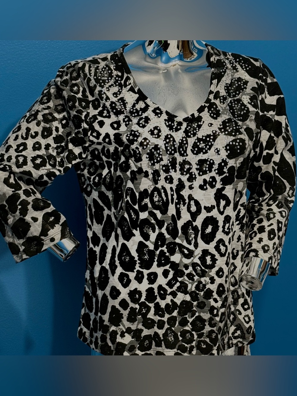 Onque Casuals Black & White Leopard Print V-Neck Long Sleeve Top